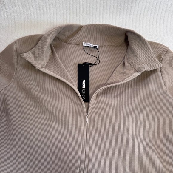 Fashion Nova NWT 3X women’s tan beige Cream Bodysuit short sleeves - Picture 7 of 9